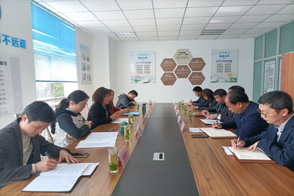 2召开座谈会_副本.jpg