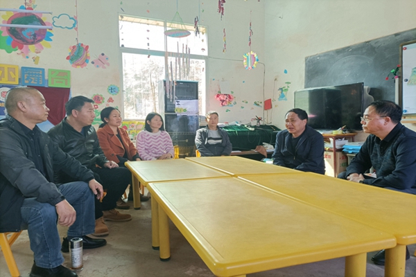 座谈会.jpg